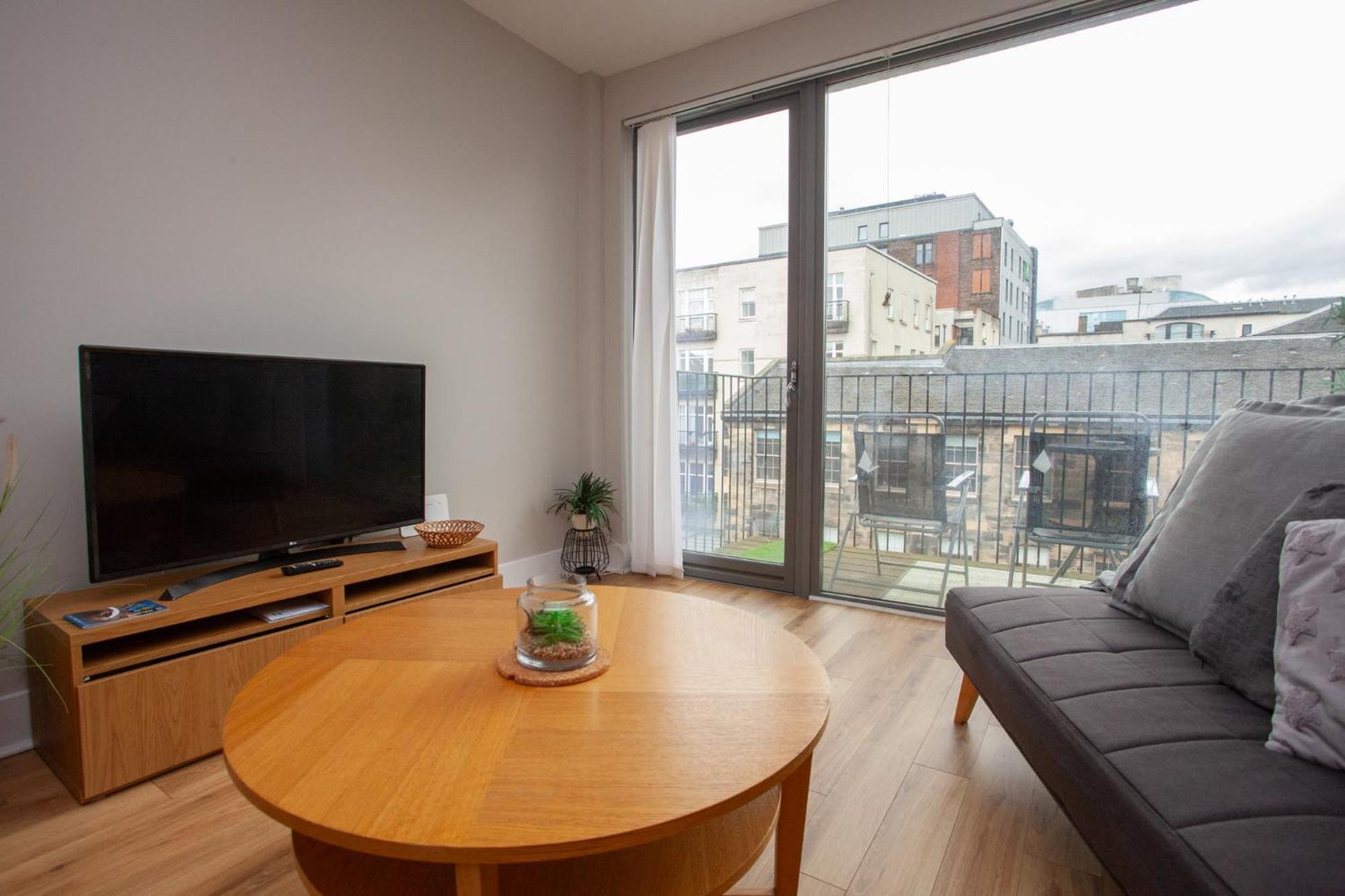1 Bedroom Flat In The Heart Of Merchant City Glasgow Exterior foto